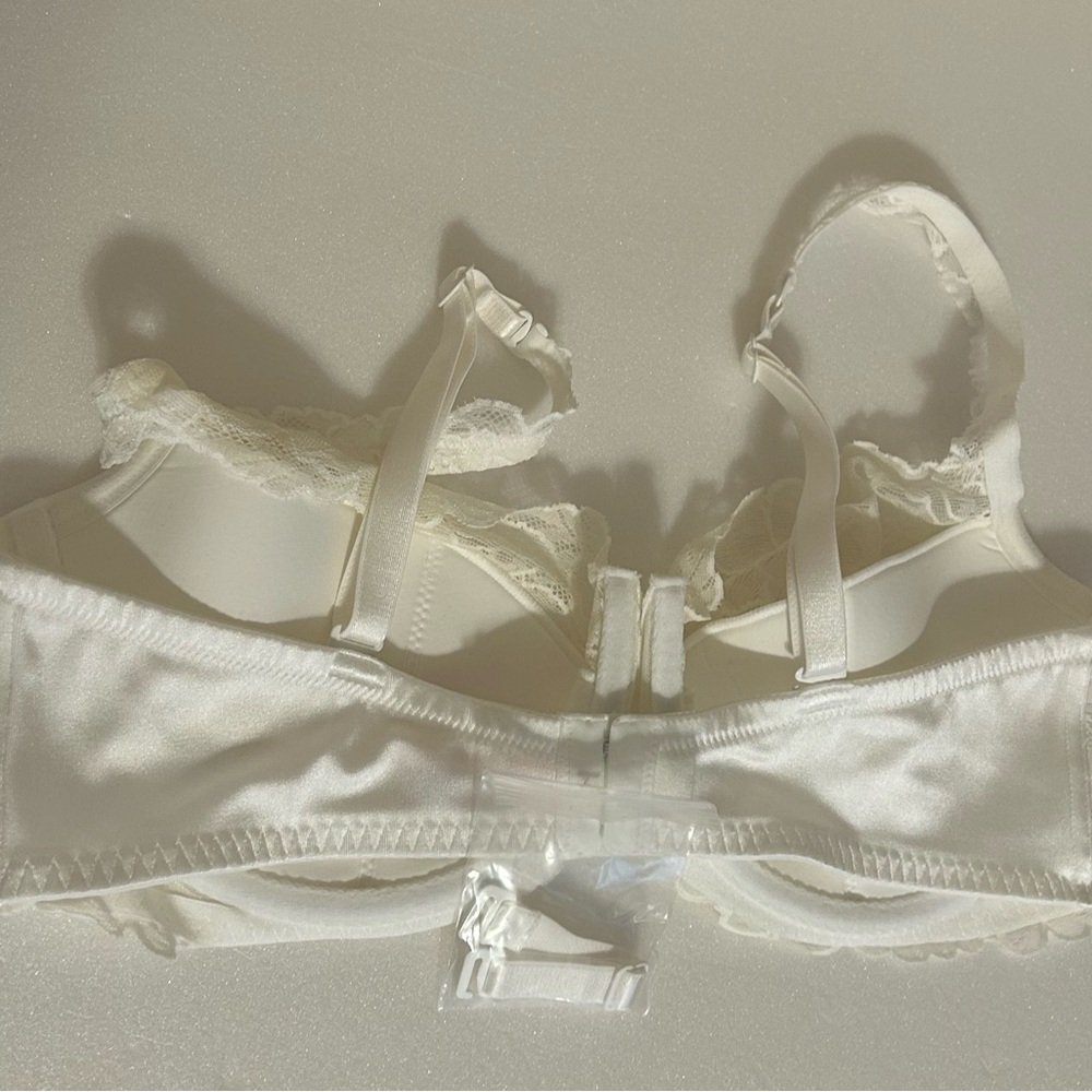Victoria's Secret Bra 38C w/ Underwire Dream Angels Push-Up NO PADDING - White - Picture 6 of 6
